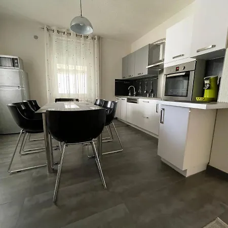 Bes Confort - 80 M2, Terrasse, Parking, Netflix Apartamento