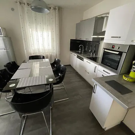 Bes Confort - 80 M2, Terrasse, Parking, Netflix Apartamento