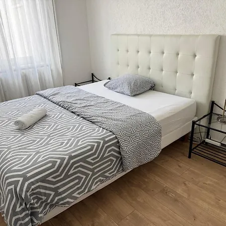 شقة Bes,, Chaleureux Et Confortable Avec Entree Independante *